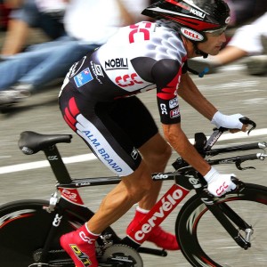 爱游戏体育客户端-赛季最激烈的争冠战役，谁能笑到最后？，争冠组赛程