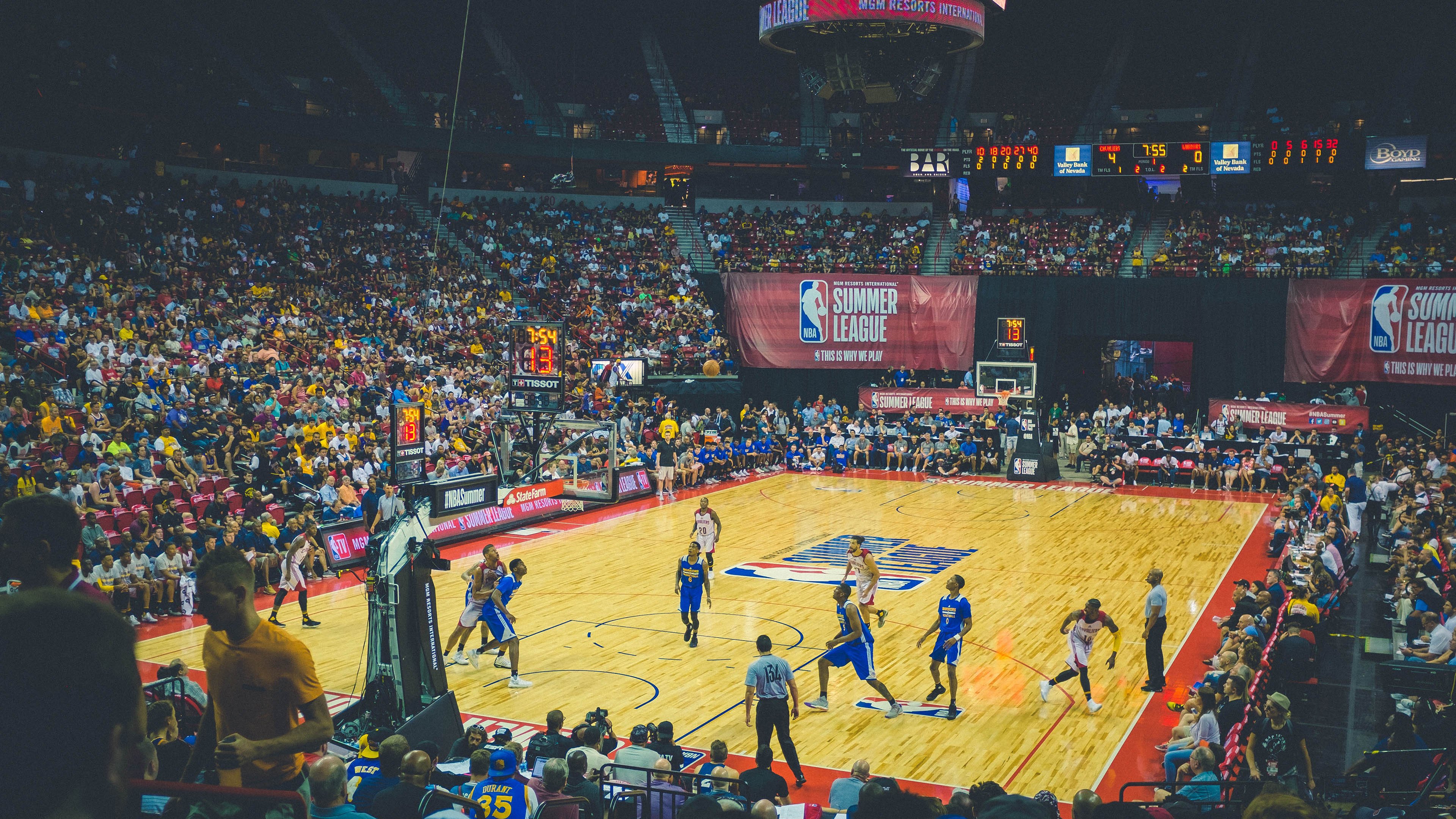 -教练组宣布赛后战术调整计划，教练把比赛的规则又详细的说了一遍