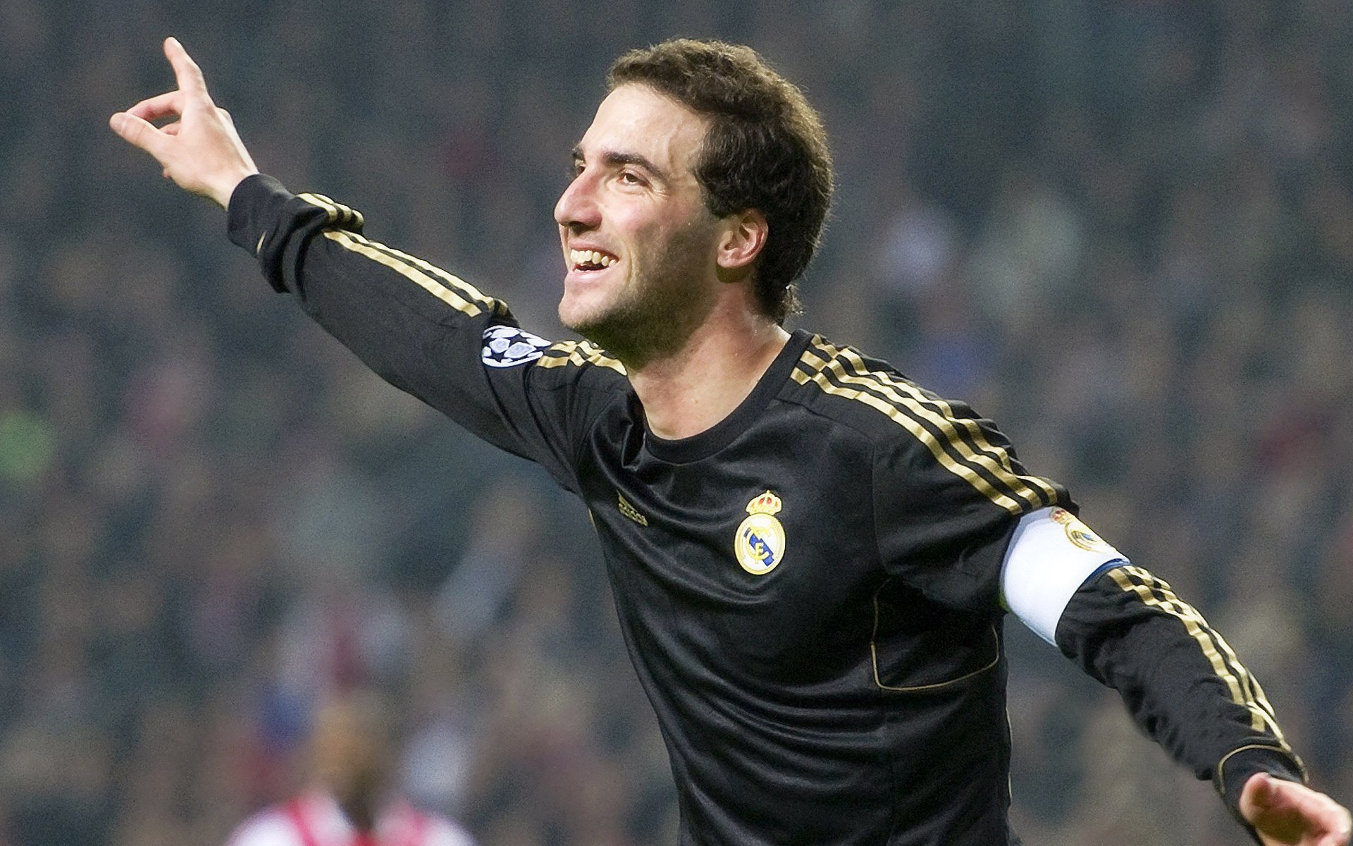 爱游戏体育app-新星爆发是否为豪门球队带来转会利润契机，新的球星