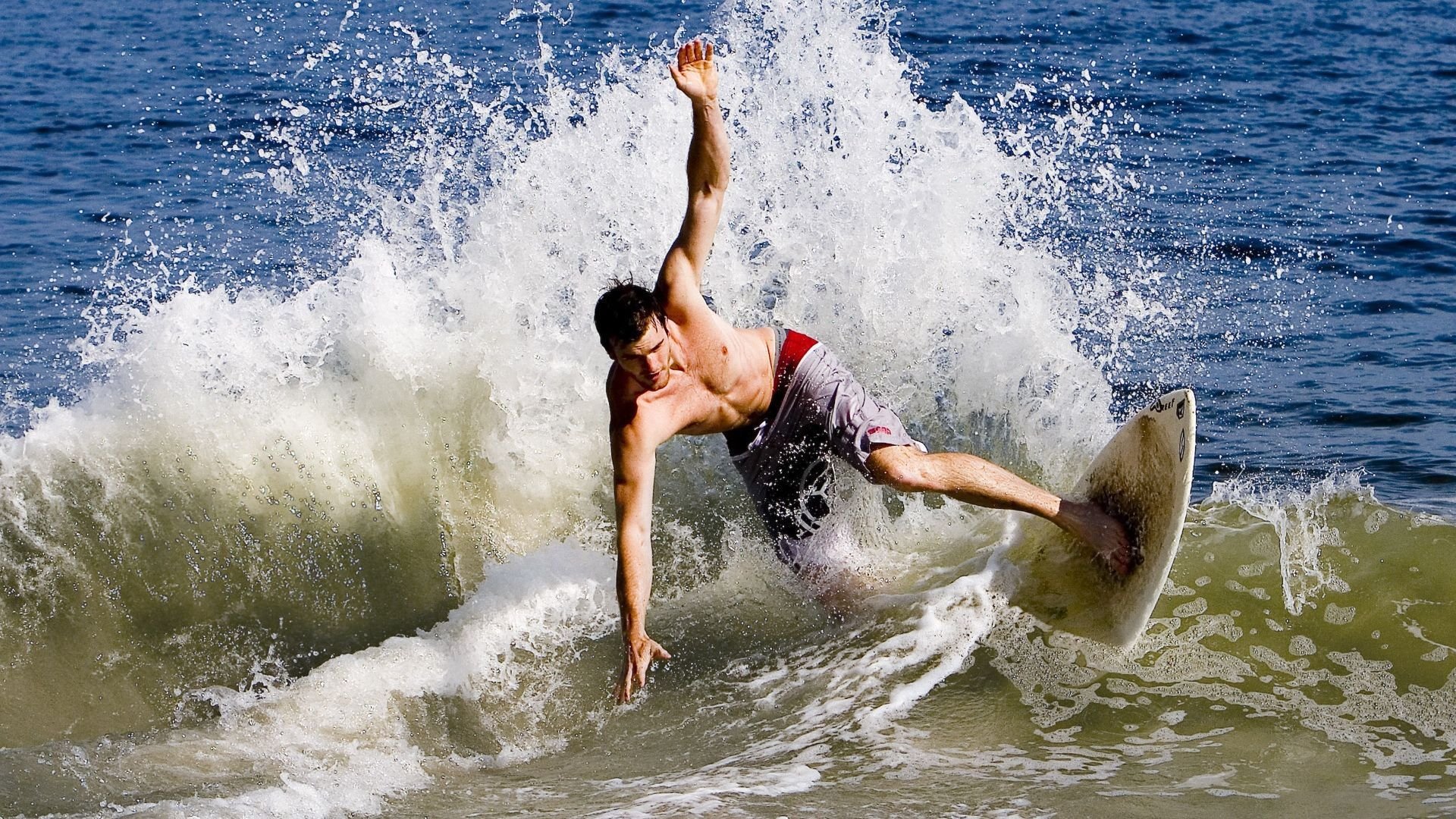 爱游戏体育APP下载-“费尔南多·比亚尔巴：阿根廷橄榄球的进攻标杆，未来无限”